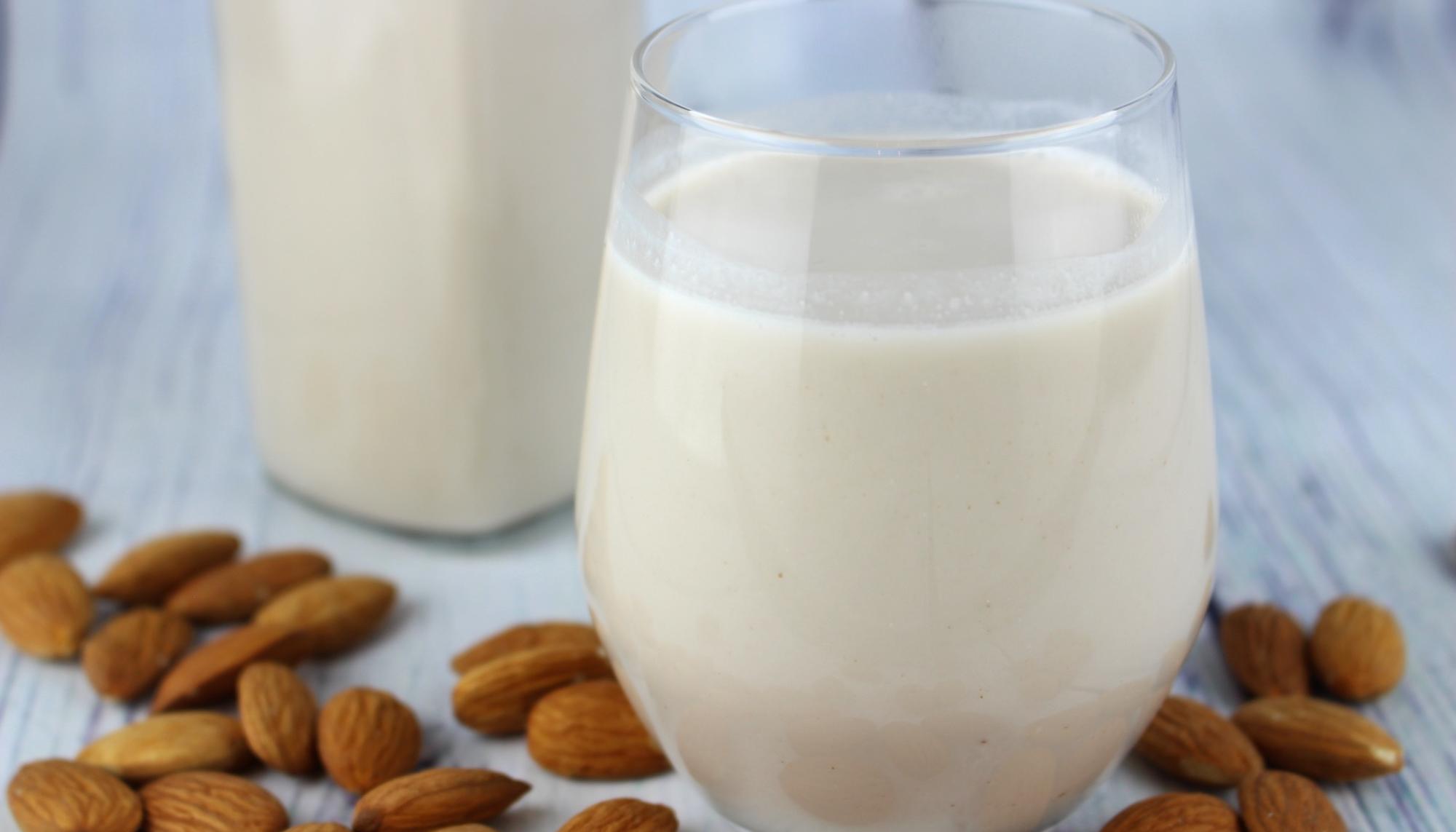 Leche de almendras.